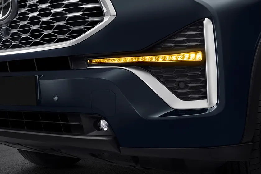 Toyota Innova Hycross exterior img02