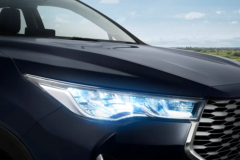 Toyota Innova Hycross exterior img07